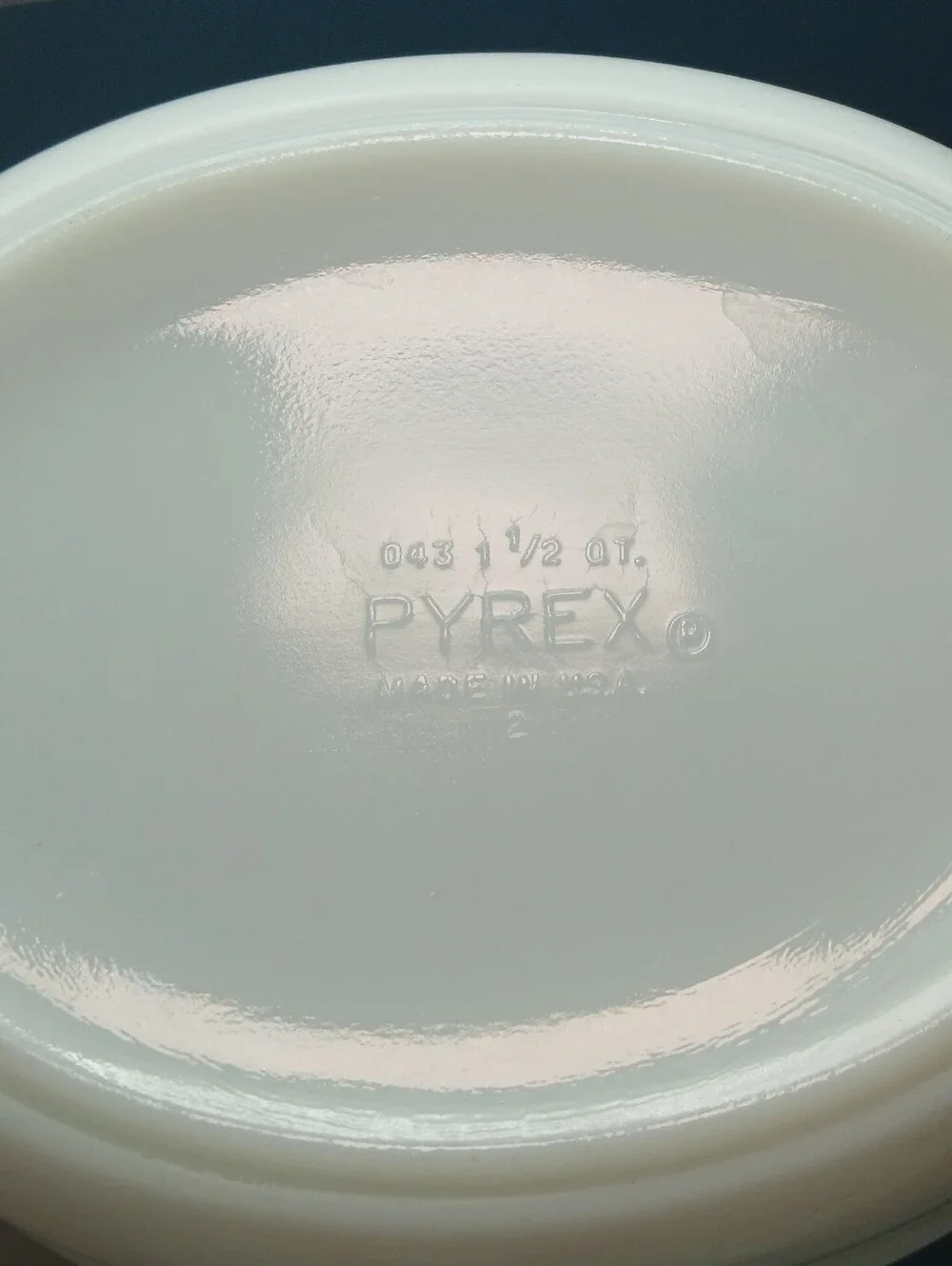 Pyrex 1.5 quart casserole dish in Empire Scroll/Golden Scroll & Golden Garland
